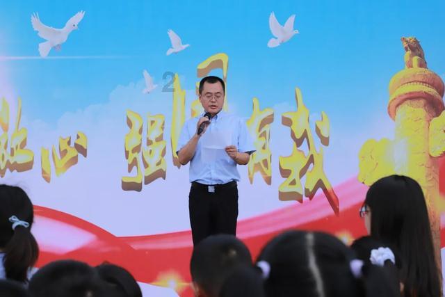 去看电影《决战中途岛》，旁边一对情侣的对话，让我陷入了悲伤